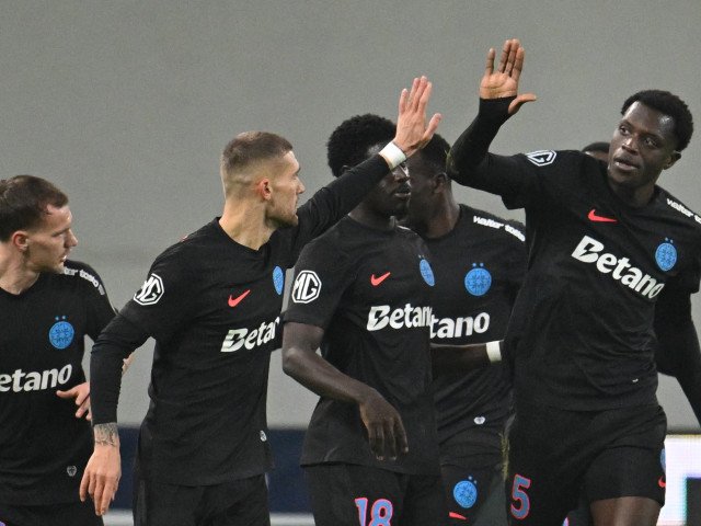 Utilizare controversată la FCSB: Un jucător își dezvăluie limitele Un nou episod tensionat pare să se fi consumat în cadrul echipei de fotbal FCSB, după ce s-a speculat intens despre posibilitatea ca un jucător să fi fost folosit pe o poziție inadecvată