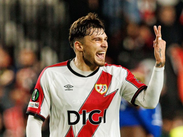 Andrei Rațiu, fundașul dreapta al echipei spaniole Rayo Vallecano, a fost notat cu 9 de publicația de specialitate SofaScore, după meciul în care echipa sa a învins-o pe formația lui Horațiu Moldovan, Atletico Madrid, cu scorul de 0-1