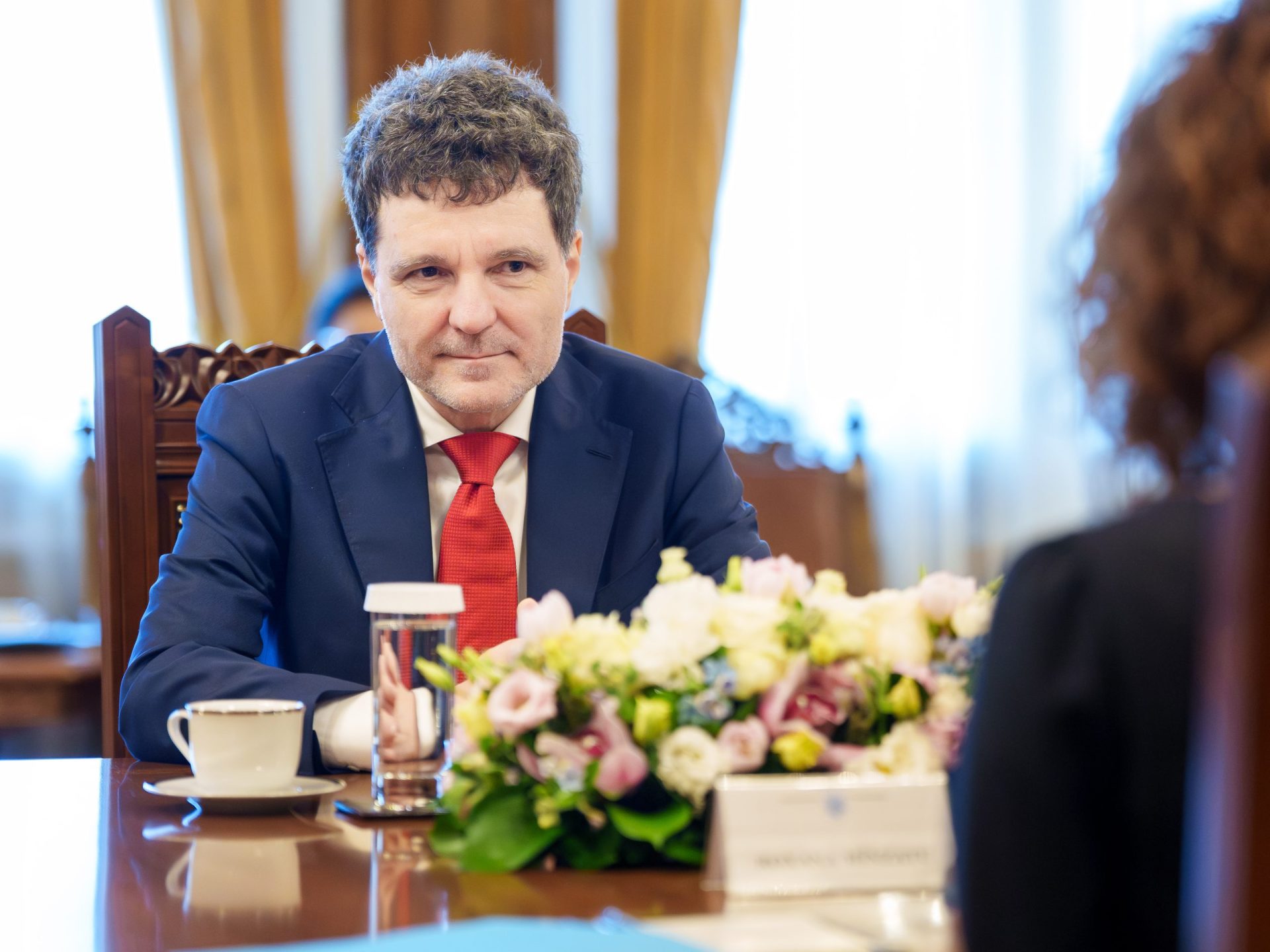 Nicușor Dan amână numirea șefilor serviciilor secrete Primarul General al Capitalei, Nicușor Dan, a anunțat că discuțiile privind numirea șefilor serviciilor de informații vor avea loc „la momentul potrivit”