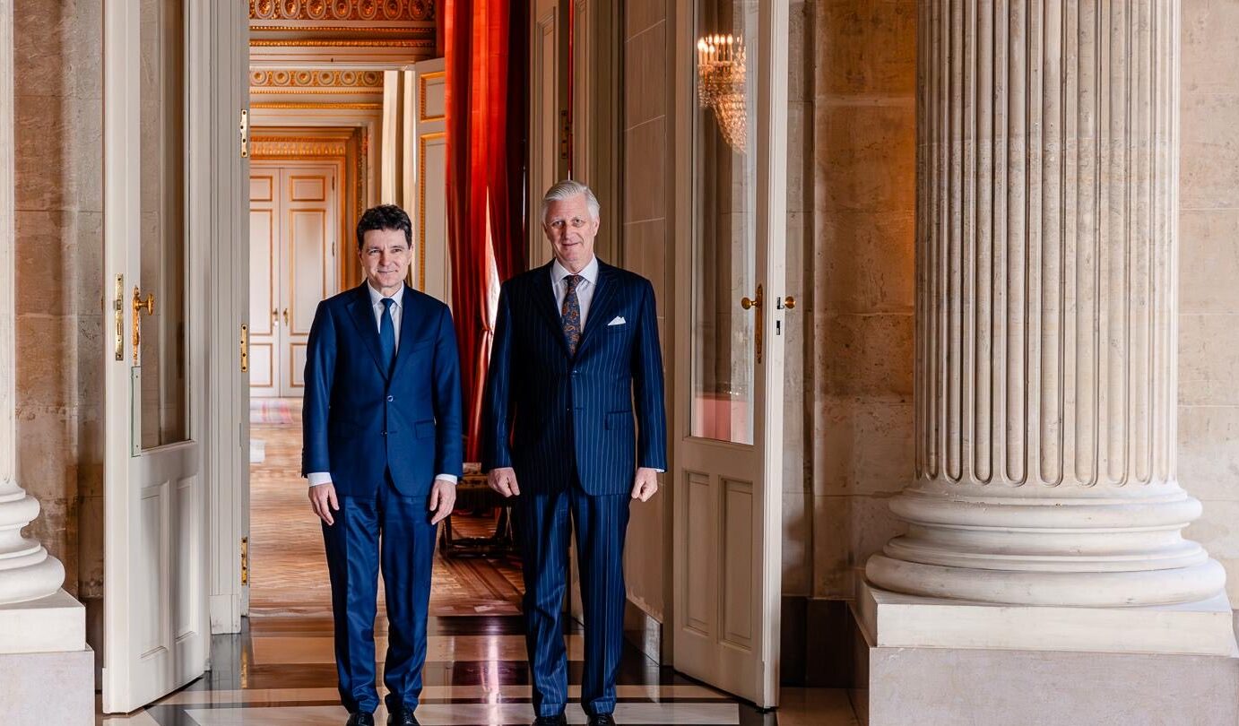 Nicușor Dan, întâlnire oficială cu Regele Belgiei la Bruxelles Primarul general al Capitalei, Nicușor Dan, a avut vineri o întrevedere cu Majestatea Sa Philippe, Regele Belgiei, la Castelul Regal din Laeken, în apropiere de Bruxelles