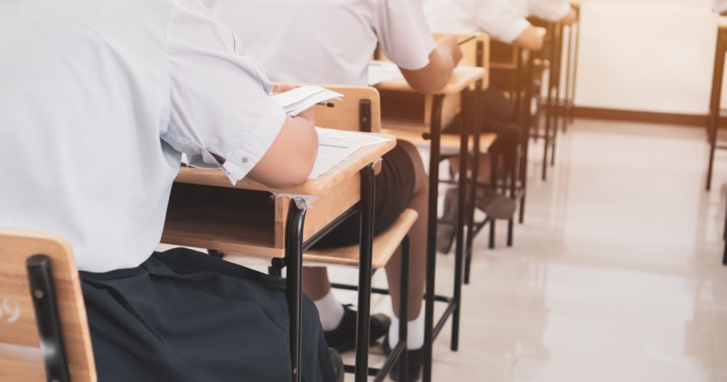 Start simulare en 2026: Româna, proba de foc pentru elevi. Ce le cere programa?