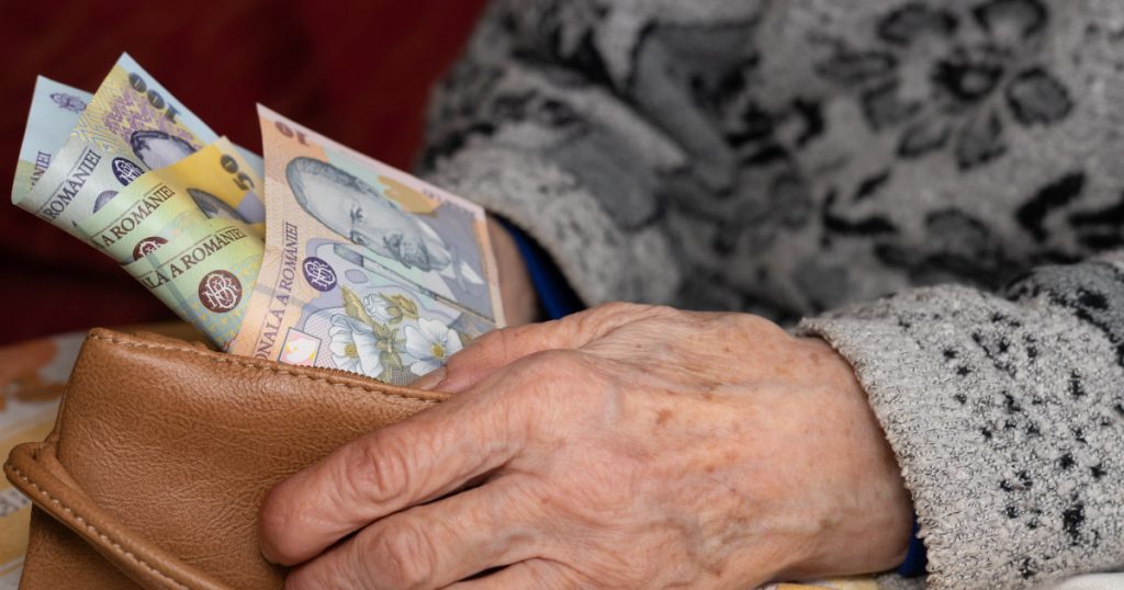 Pensiile vin mai repede: Banii de Paște intră în conturi pe 8 aprilie Pensionarii din România vor primi pensiile aferente lunii aprilie mai repede decât de obicei