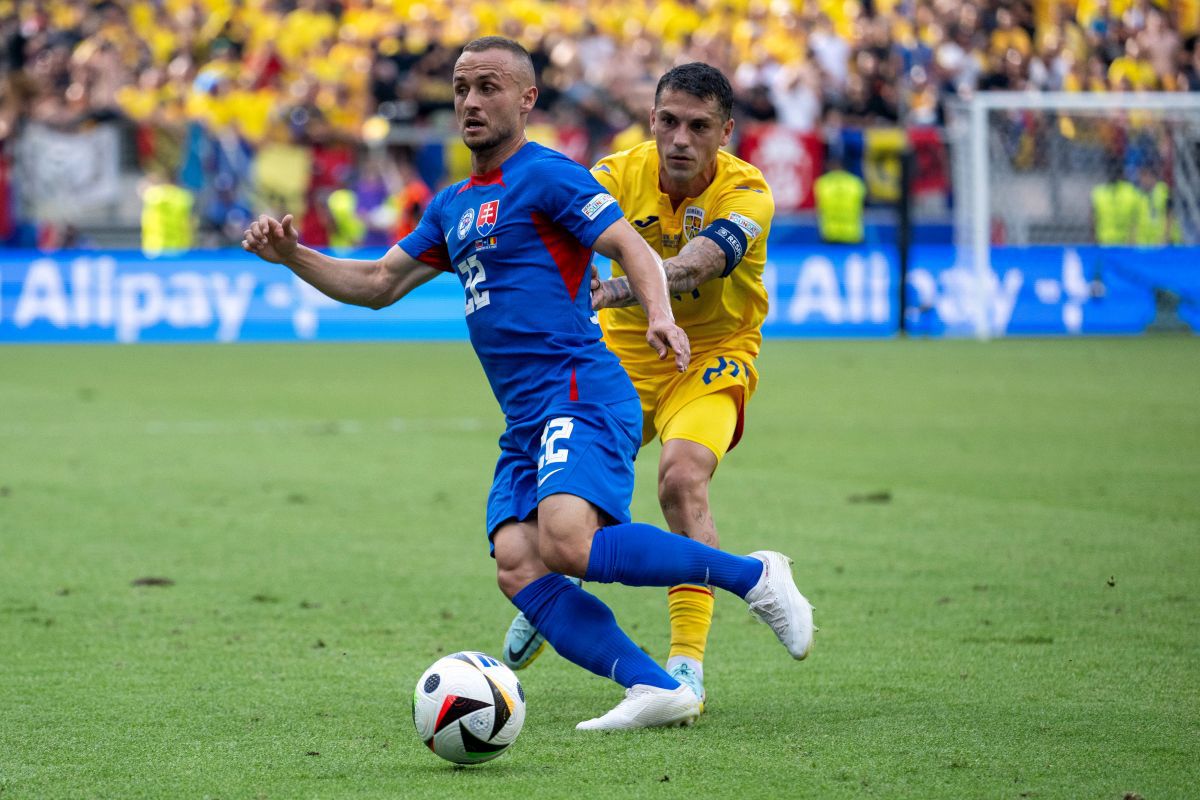 Calzona previne România: „Trebuie să respectăm oamenii de pe stadion” Selecționerul Slovaciei, Francesco Calzona, a ținut un discurs ferm înainte de amicalul cu România, programat pe 31 martie