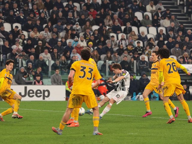 Juventus zdrobește Pisa într-un meci dominat de gazde Juventus a obținut o victorie categorică împotriva echipei Pisa, scor 4-0, într-un meci disputat pe teren propriu