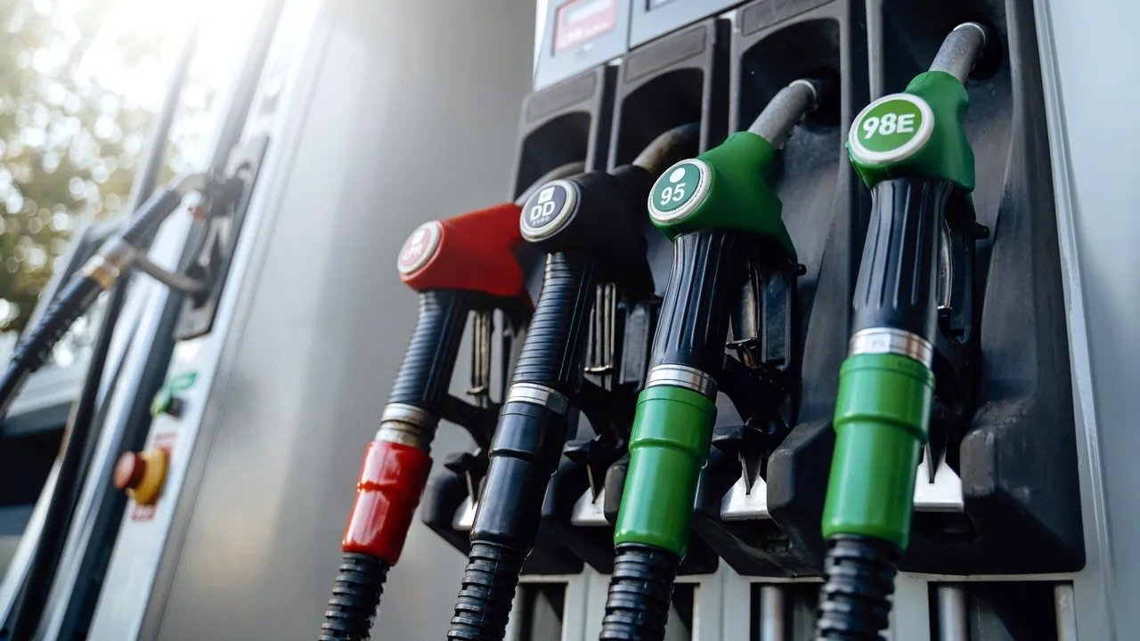 Agricultorii ar putea cumpăra motorină la prețuri reduse, direct de la pompă, cu până la jumătate din prețul actual, conform unei propuneri discutate cu Ministerul de Finanțe