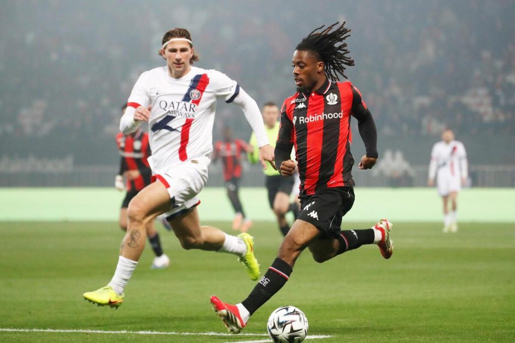 PSG zdrobește OGC Nice, punând presiune pe lupta pentru evitarea retrogradării Paris Saint-Germain a învins categoric OGC Nice cu scorul de 4-0, într-un meci tensionat din Ligue 1, rezultat care complică serios situația echipei de pe Coasta de Azur în lupta pentru menținerea în prima divizie