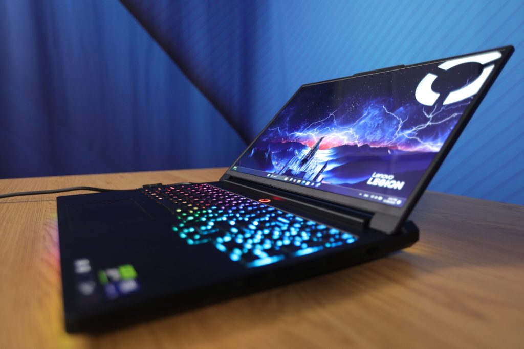 Laptopul tău poate trăi mai mult: sfaturi practice pentru prelungirea duratei de viață Durata medie de viață a unui laptop este estimată între doi și cinci ani, conform experților