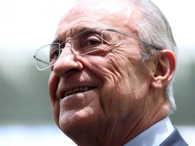 Un nou apărător pentru Real Madrid? Florentino Perez îl vizează pe un jucător din Serie A Florentino Perez, președintele clubului Real Madrid, pare să fi găsit un potențial înlocuitor pentru Alvaro Arbeloa, fostul fundaș dreapta al echipei