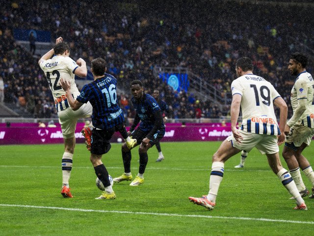 A înjurat după penalty neacordat: Jur pe viața mamei! Arbitrul, criticat, nu a scăpat