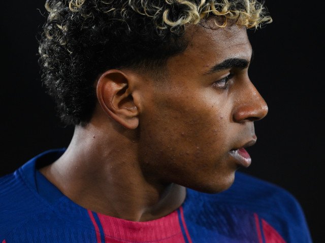 Alertă de ultim moment la Barcelona: Lamine Yamal, incert pentru returul cu Newcastle Barcelona se confruntă cu emoții puternice înaintea meciului crucial cu Newcastle, din returul competiției europene, după ce Lamine Yamal, tânăra senzație a echipei, a fost vizat de o problemă medicală