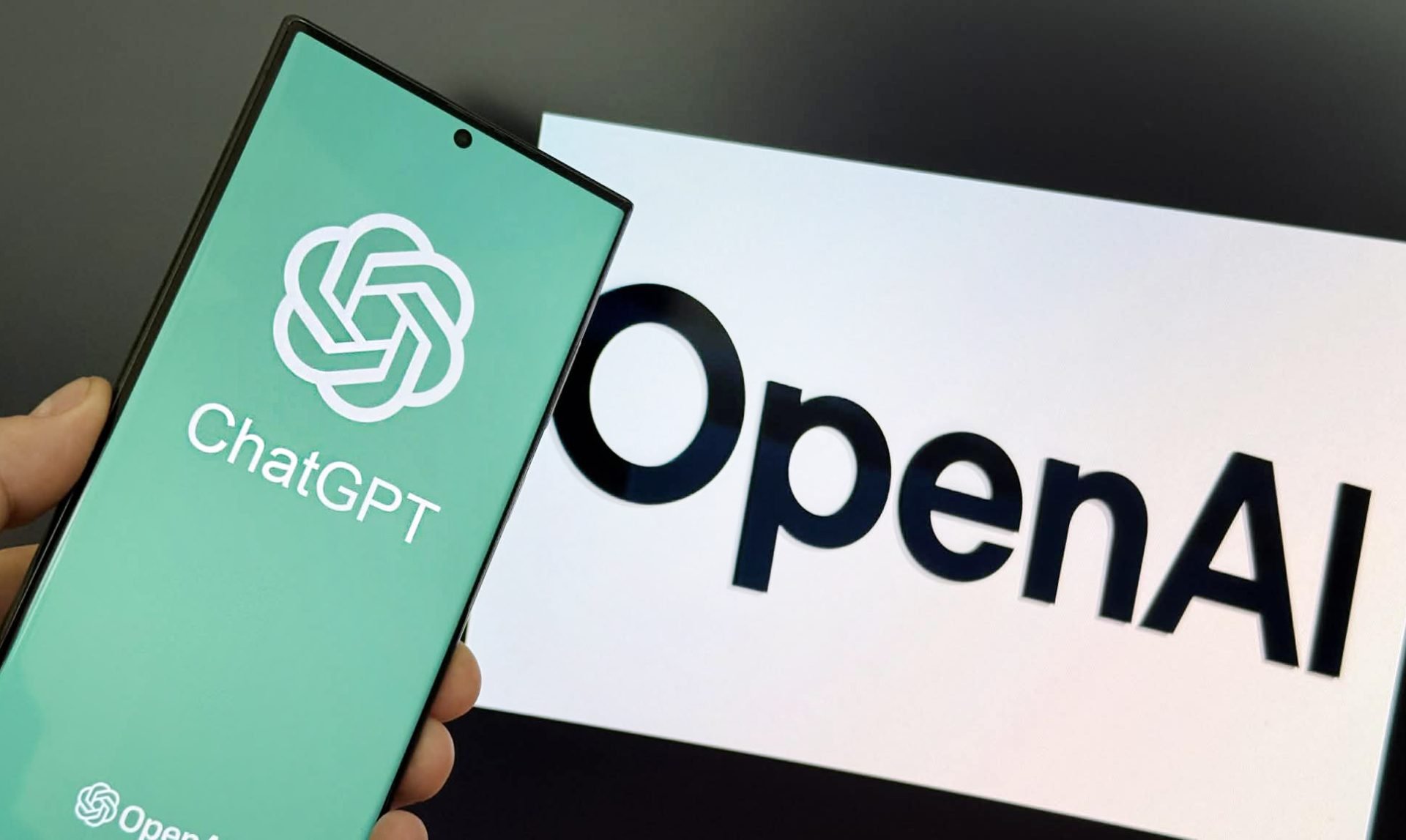 ChatGPT evoluează: De la conversații simple la asistent digital complex Platforma de inteligență artificială ChatGPT, dezvoltată de compania OpenAI, a evoluat semnificativ, transformându-se dintr-un simplu chatbot într-un asistent digital multifuncțional