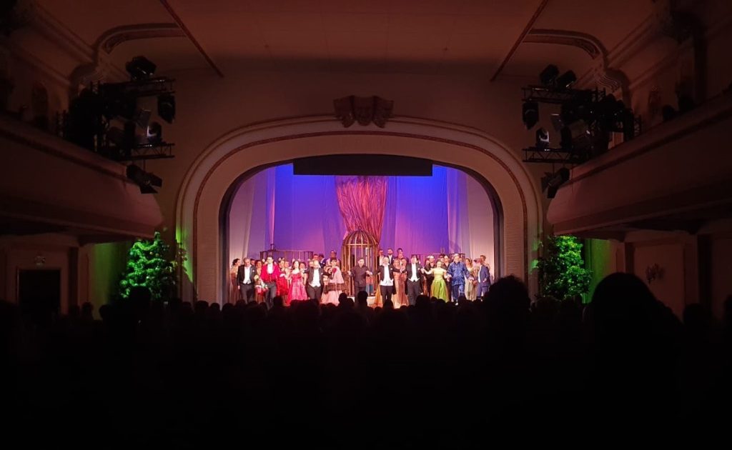 Fost Manager al Operei Brașov, Acuzat de Încasare Ilegală a Peste 100.000 de Lei Marilena Aldea, fostul manager interimar al Operei Brașov, este acuzată că ar fi încasat ilegal peste 100.000 de lei, conform unui control realizat de Serviciul Audit Intern al Primăriei municipiului Brașov, potrivit informațiilor publicate de Rador și preluate de Radio Brașov