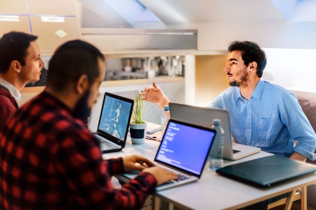 Oracle pregătește concedieri masive pentru a face față costurilor uriașe ale investițiilor în inteligența artificială, potrivit unor surse apropiate companiei