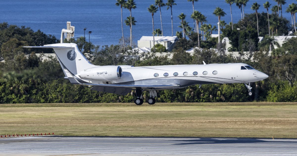 Riadul, noua poartă de ieșire pentru elita blocată în Golf: Zborurile private explodează la preț Riadul, capitala Arabiei Saudite, a devenit principala rută de evacuare pentru persoanele foarte bogate și directorii de top blocați în statele din Golf, pe fondul intensificării conflictului regional