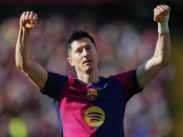 Lewandowski își pregătește plecarea de la Barcelona Robert Lewandowski, atacantul polonez al Barcelonei, se apropie de finalul contractului său cu clubul catalan