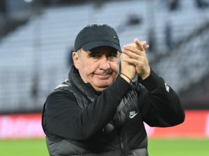 Hagi semnează pe patru ani: Antrenorul rămâne la echipă
