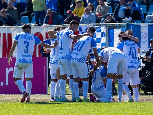 Au terminat sezonul regulat fără înfrângere, aproape de SuperLigă