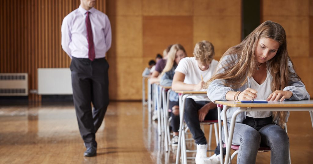 Peste 8.700 de profesori evaluatori s-au înscris pentru simularea Evaluării Naționale Bucurie în rândul elevilor, dar și mobilizare în sistemul de educație