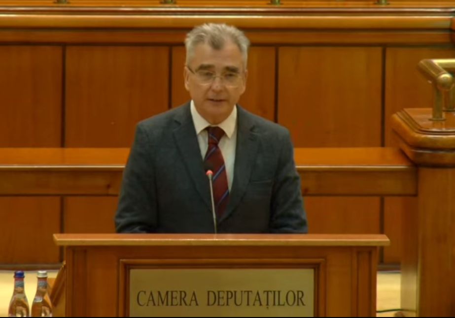 AUR cere modificări majore la buget pentru a-l vota Liderul senatorilor AUR, Petrișor Peiu, a anunțat luni că formațiunea politică va condiționa votul asupra proiectului de buget de o serie de modificări, cu accent pe abordarea crizei energetice globale și a poverii fiscale legate de combustibil