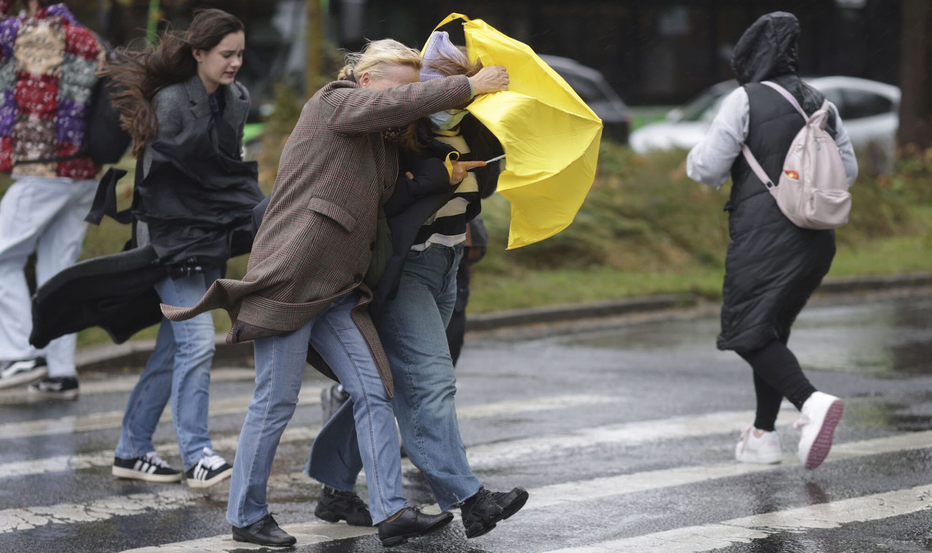 Capitala, sub cod galben de ploi sâmbătă, cu vânt puternic