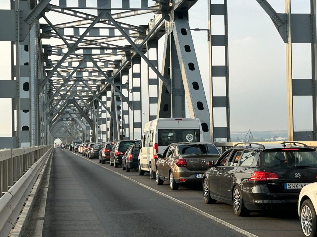 Trafic liber pe Podul Giurgiu-Ruse de Paște În perioada sărbătorilor pascale, care anul acesta se desfășoară între 10 și 13 aprilie, circulația pe Podul Giurgiu-Ruse va fi liberă pe ambele sensuri