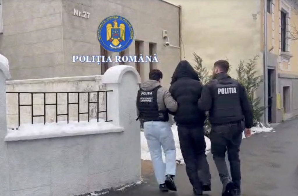 Patru bărbați au fost arestați preventiv în cazul poluării râului Dâmbu Patru bărbați au fost arestați preventiv miercuri, în Ploiești, într-un dosar care vizează deversarea de deșeuri periculoase și nepericuloase în râul Dâmbu