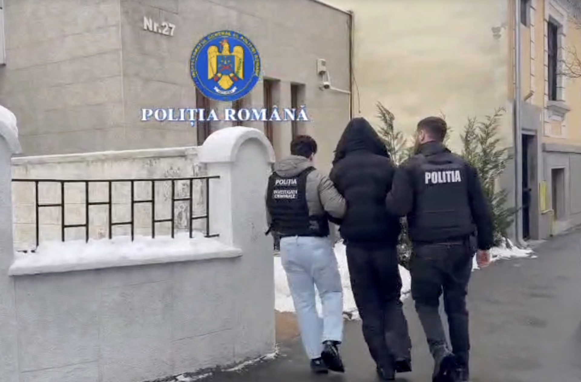 Patru bărbați au fost arestați preventiv în cazul poluării râului Dâmbu Patru bărbați au fost arestați preventiv miercuri, în Ploiești, într-un dosar care vizează deversarea de deșeuri periculoase și nepericuloase în râul Dâmbu