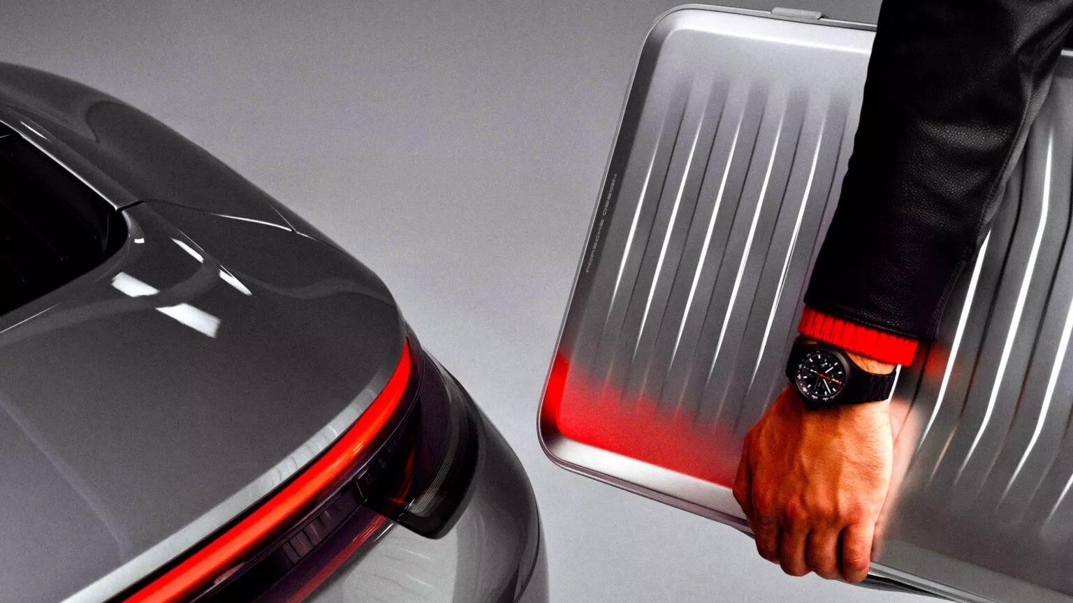 Porsche vinde valize de lux cu 5.500 dolari, inspirate de 911