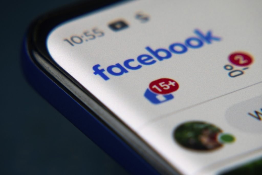 Facebook: 10 trucuri utile pentru o utilizare mai eficientă