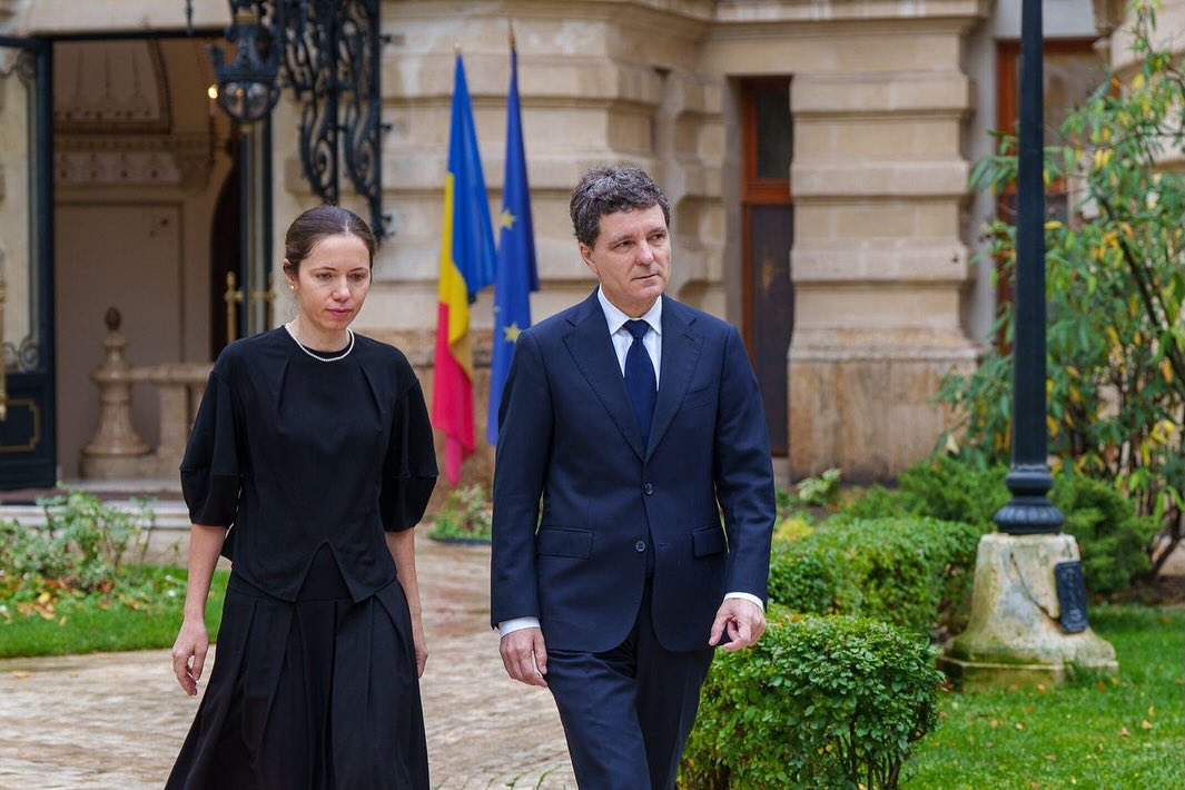 Carmen Iohannis participă la un eveniment organizat de fosta primă doamnă a Statelor Unite Carmen Iohannis, soția președintelui României, Klaus Iohannis, va participa la un eveniment organizat la inițiativa fostei prime doamne a Statelor Unite ale Americii, Melania Trump