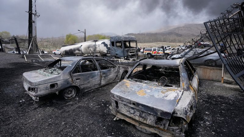 Video nou confirmă: atacul american asupra bazei IRGC, în apropierea școlii din Minab Un nou clip video apărut recent pare să confirme o lovitură aeriană americană asupra unei baze navale a Gardienilor Revoluției Islamice (IRGC), adiacentă unei școli elementare din Minab, Iran