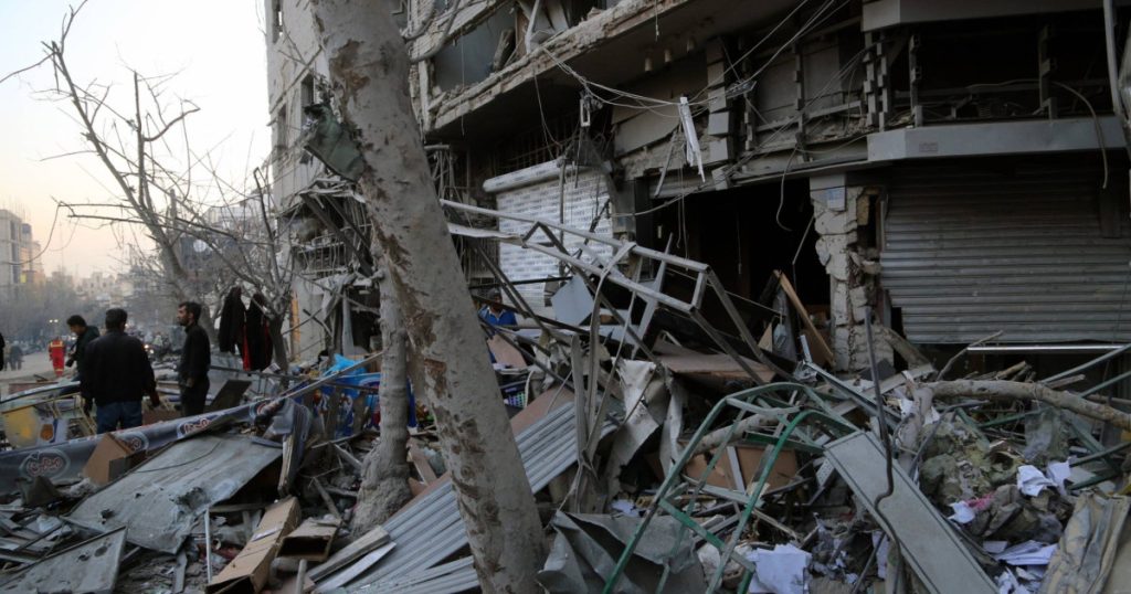 Războiul din Orientul Mijlociu: Atacuri majore și amenințări de escaladare Războiul din Orientul Mijlociu a intrat în a patra zi, cu o serie de atacuri în mai multe țări și cu amenințări de escaladare venite din ambele părți