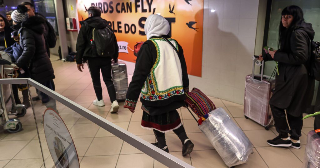 Revenire masivă: 250 de români, aduși acasă din Emirate