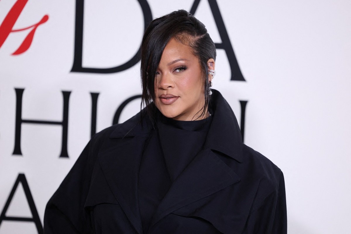 Rihanna, ținta unui atac armat la reședința din Beverly Hills: Artista și familia, nevătămați Un atac armat a avut loc la locuința artistei Rihanna din Beverly Hills, ieri după-amiază