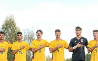 Italia U17 conduce România U17 la pauză, „tricolorii” visează în continuare la Euro după 15 ani Echipa națională de fotbal Under 17 a României se află într-o situație critică în preliminariile pentru Campionatul European, după ce a pierdut cu 2-0 în fața Italiei U17