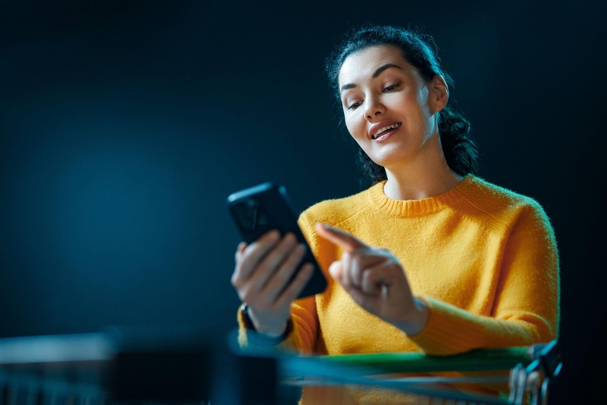 Românii, tentați de reduceri: cum se lasă influențați de oferte și ce strategii adoptă Un studiu recent arată că românii sunt predispuși la cumpărături impulsive, dar folosesc și strategii pentru a evita cheltuielile exagerate