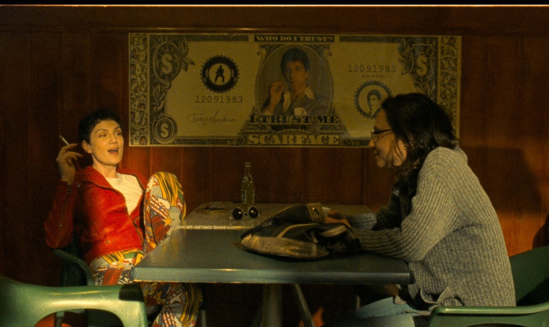 „Sorella di Clausura”: O explorare a obsesiei și a fragilității umane, cu Katia Pascariu în rol principal Noul film românesc „Sorella di Clausura” explorează complexitatea obsesiei și a căutării identității, cu Katia Pascariu în rolul principal