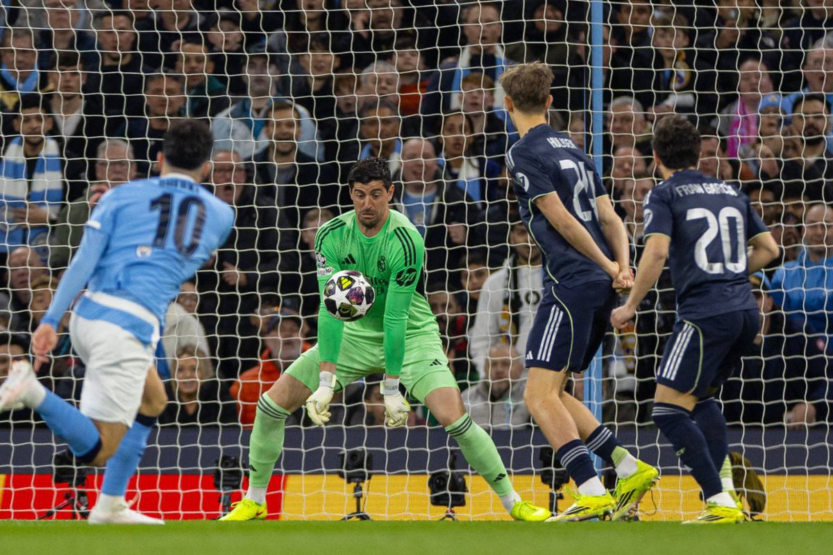 Schimbare neașteptată la pauză în Manchester City – Real Madrid: Courtois, înlocuit de Lunin Manchester City și Real Madrid au intrat la cabine la egalitate, scor 1-1, în returul de pe „Etihad”, într-un meci tensionat în care madrilenii au deschis scorul