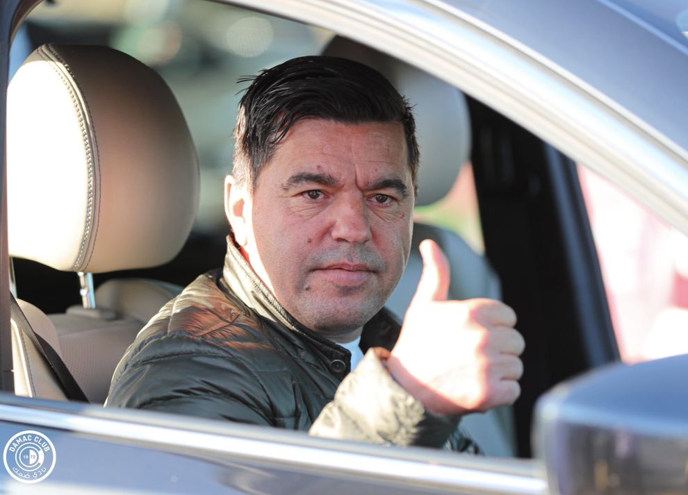 Cosmin Contra, omul momentului în Qatar: Contract prelungit și laude din belșug Cosmin Contra, antrenorul român în vârstă de 50 de ani, a reușit să își asigure un viitor solid în fotbalul din Qatar