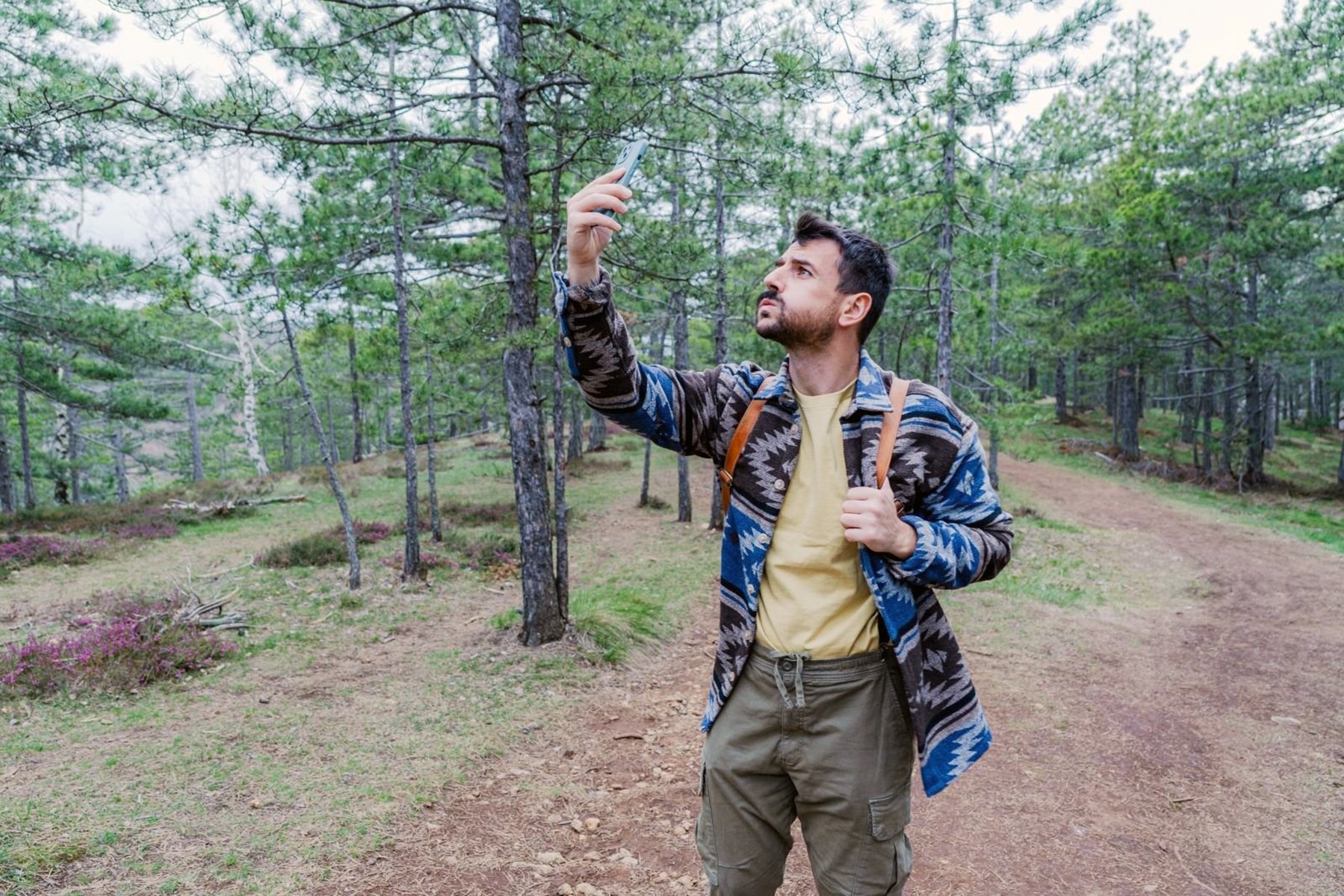 Dronele care promit să restabilească legătura în momente critice O echipă de cercetători de la Stevens Institute of Technology a dezvoltat un sistem bazat pe drone, numit AURA-GreeN, care are capacitatea de a asigura funcționarea rețelei de telefonie mobilă în situații de criză sau în zonele unde infrastructura tradițională este deficitară sau indisponibilă