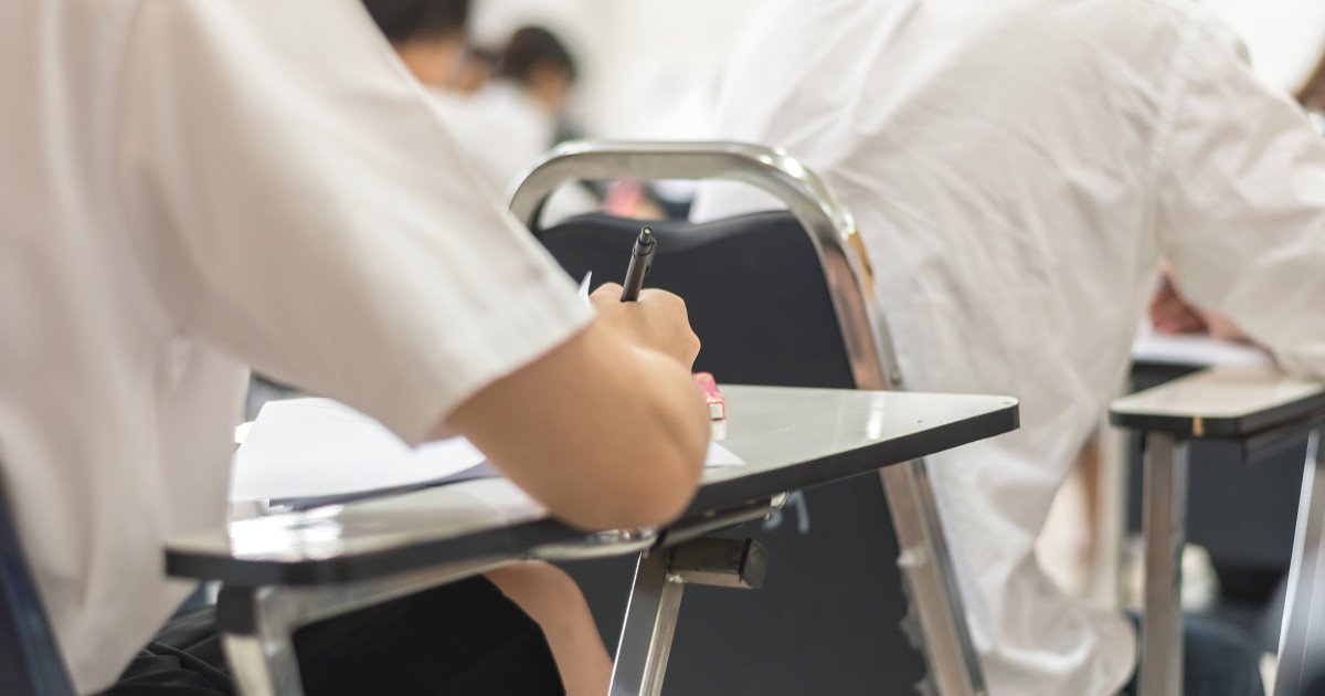 Simularea Bacalaureatului 2026: Elevii de liceu au susținut proba la alegere București – Elevii claselor a XII-a și a XIII-a au susținut miercuri, 26 martie, proba la alegere a profilului și specializării în cadrul simulării examenului de Bacalaureat 2026