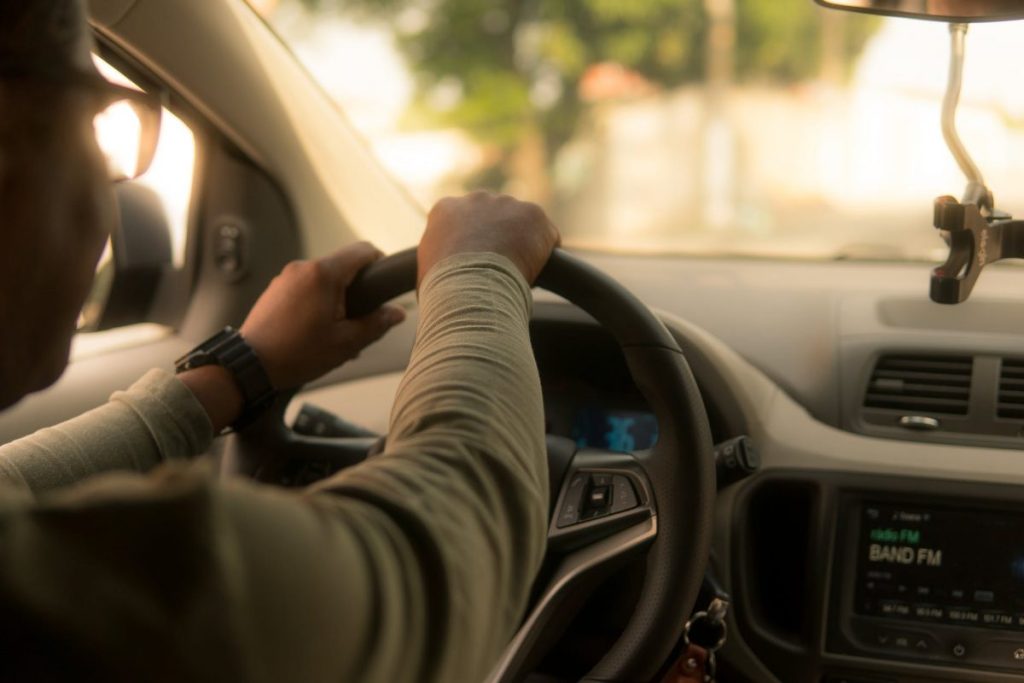 Șoferii români riscă suspendarea permisului de conducere dacă nu își plătesc amenzile rutiere
