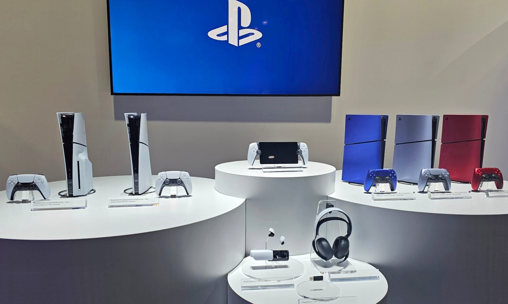 Sony majorează prețurile pentru PlayStation 5: Consola de gaming devine mai scumpă Sony a anunțat o majorare a prețurilor pentru consola de gaming PlayStation 5, o mișcare care va afecta consumatorii din Statele Unite și, probabil, și alte piețe