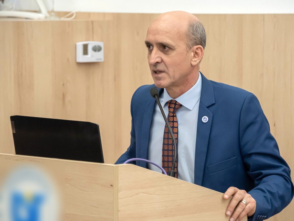 Programul Național de Reducere a Abandonului Școlar, promis că va continua Secretarul de stat în Ministerul Educației și Cercetării, Sorin Ion, a dat asigurări că Programul Național de Reducere a Abandonului Școlar (PNRAS) va fi menținut