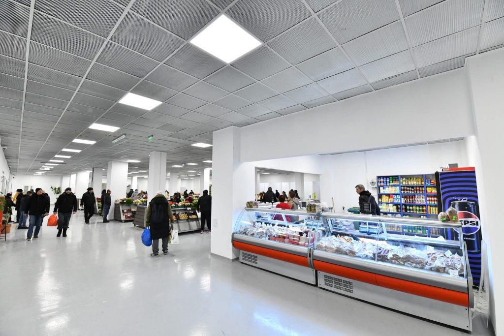 Sectorul 6 scoate la licitație zeci de spații comerciale în piețe Administrația Sectorului 6 a anunțat scoaterea la licitație a 47 de spații comerciale situate în piețele din zonă