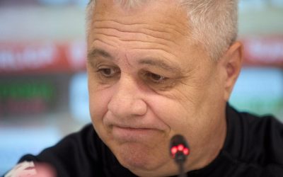 Marius Șumudică, internat de urgență în spital din cauza otitei Antrenorul Marius Șumudică a ajuns de urgență la spital din cauza unor dureri puternice cauzate de o otită