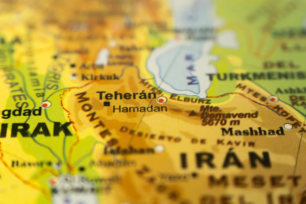Iran: Schimbări majore după decesul liderului suprem Ali Khamenei
sau
Iranul anunță măsuri după moartea lui Ali Khamenei, liderul suprem