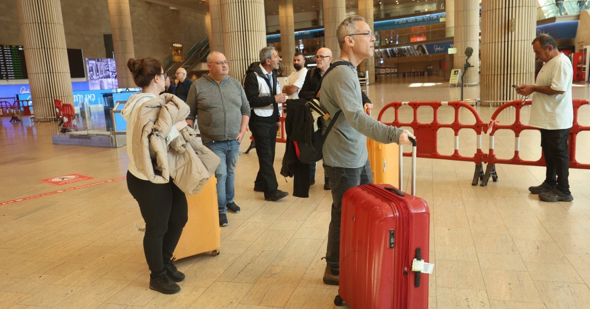 Avionul, din nou pe cer: Aeroportul Ben Gurion redeschis parțial, pasagerii părăsesc Israelul în contextul conflictului cu Iranul Tel Aviv – Aeroportul Ben Gurion din Tel Aviv a început să primească și să trimită pasageri, parțial, după ce a fost închis din cauza conflictului cu Iranul