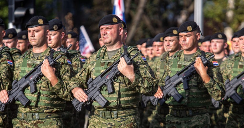 Reintroducerea serviciului militar obligatoriu în Croația: Sute de tineri s-au prezentat la recrutare Croația a reintrodus serviciul militar obligatoriu, iar sute de tineri s-au prezentat pentru recrutare