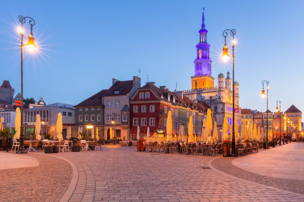 Poznan, perla poloneză mai ieftină și mai puțin aglomerată, o alternativă pentru turiști Poznan, un oraș cu o istorie bogată și o atmosferă vibrantă din Polonia, se prezintă ca o alternativă tentantă pentru turiștii care doresc să exploreze țara, dar care doresc să evite aglomerația și costurile ridicate ale unor destinații mai populare